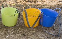 Futtereimer für Pferdefutterung