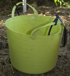 Futtereimer für Pferdefutterung