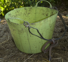 Futtereimer für Pferdefutterung